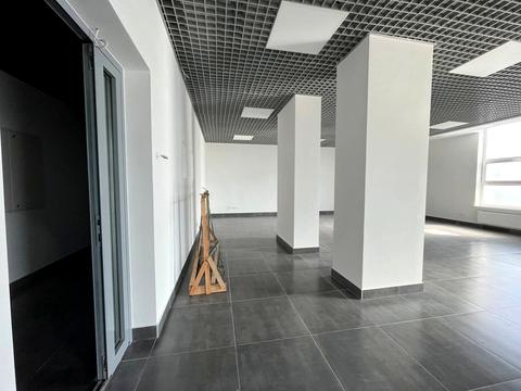 комерційна за адресою Весняна вул., 36