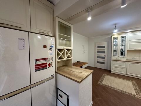 квартира за адресою Володимира Івасюка вул., 82