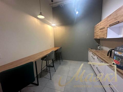 комерційна за адресою Василя Тютюнника вул. (Анрі Барбюса), 12