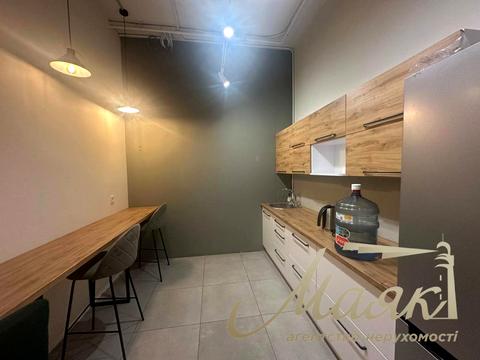 комерційна за адресою Василя Тютюнника вул. (Анрі Барбюса), 12