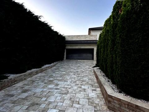 дом по адресу с. Бурлачья Балка, бризовая