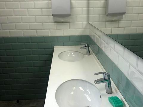 комерційна за адресою Отакара Яроша вул., 18/1