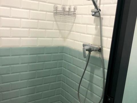 комерційна за адресою Отакара Яроша вул., 18/1