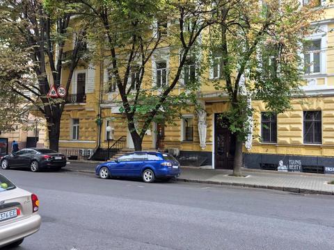 комерційна за адресою Садова вул., 12