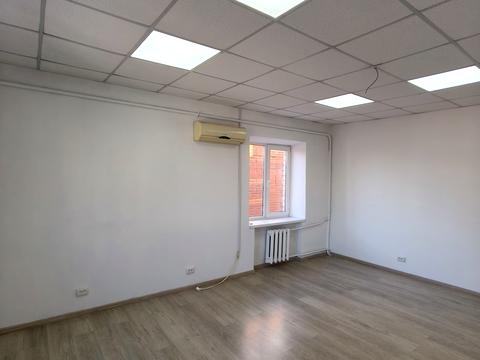 комерційна за адресою Королеви Єлизавети ІІ вул. (Глинки), 15-А