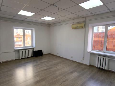 комерційна за адресою Королеви Єлизавети ІІ вул. (Глинки), 15-А