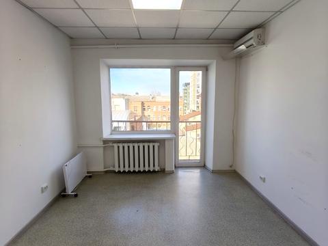 комерційна за адресою Королеви Єлизавети ІІ вул. (Глинки), 15-А