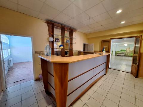 комерційна за адресою Узбекистанська вул., 2