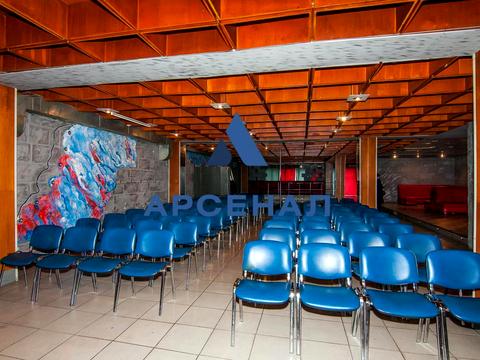 комерційна за адресою Бочарова вул., 12Б