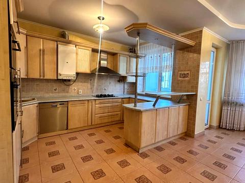 квартира за адресою Військова вул., 13