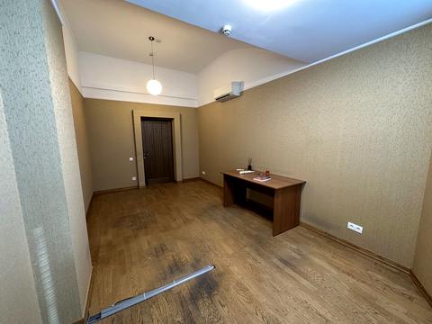 комерційна за адресою Антоновича вул. (Горького), 157