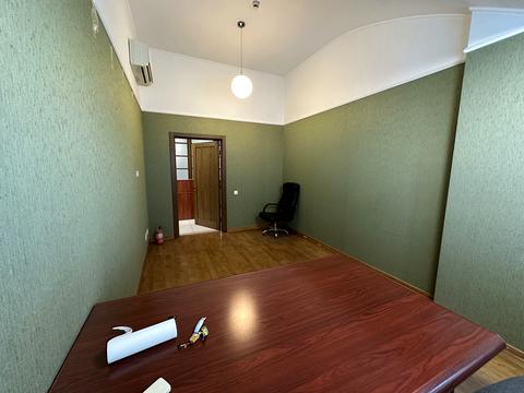 комерційна за адресою Антоновича вул. (Горького), 157