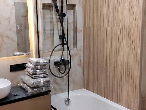 квартира за адресою Салютна вул., (Будинок 02301-02303)