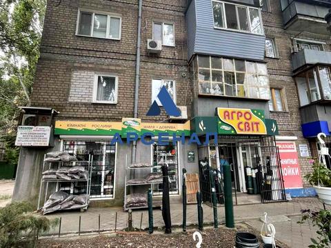 комерційна за адресою Фанатська вул., 1