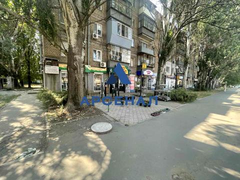 комерційна за адресою Фанатська вул., 1