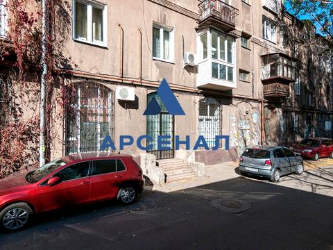 комерційна за адресою Фанатська вул., 13