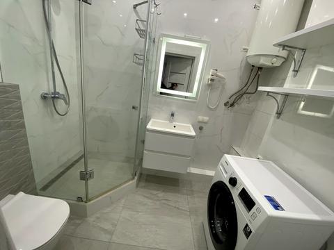 квартира за адресою Героїв полку "Азов" вул. (Маршала Малиновського), 8