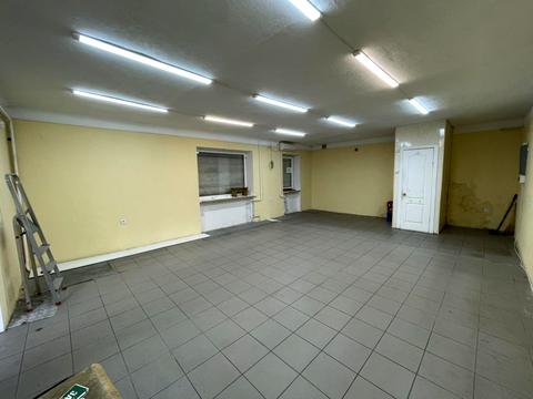 комерційна за адресою Українська вул., 49