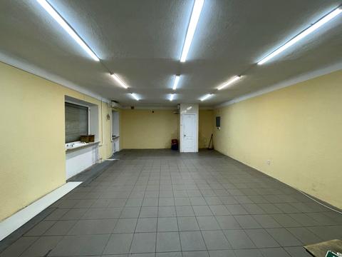 комерційна за адресою Українська вул., 49