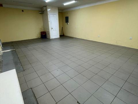 комерційна за адресою Українська вул., 49