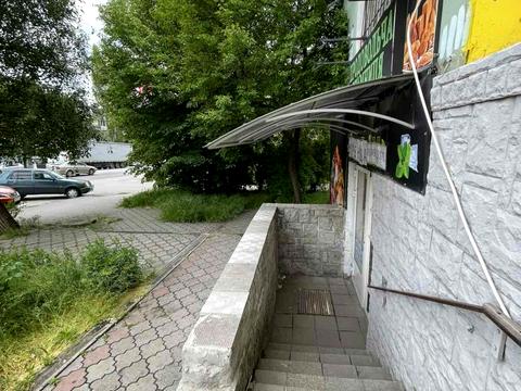 комерційна за адресою Українська вул., 49