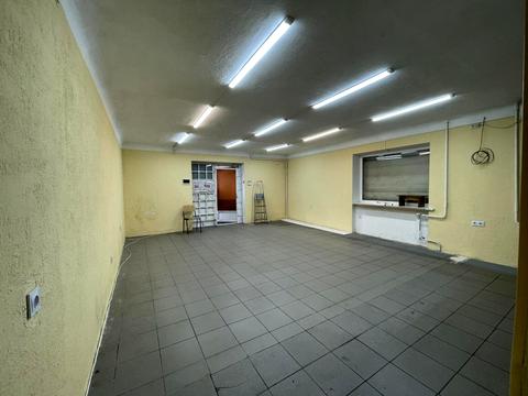 комерційна за адресою Українська вул., 49