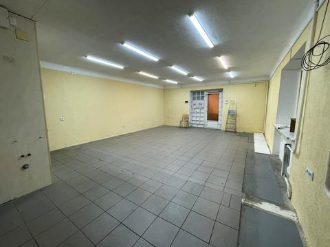 комерційна за адресою Українська вул., 49