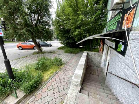 комерційна за адресою Українська вул., 49