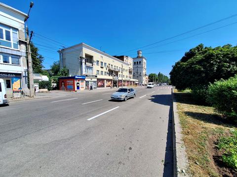 комерційна за адресою Металургів просп., 20