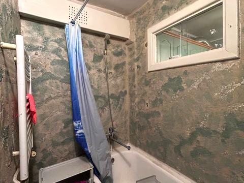 квартира за адресою Космонавтів вул., 8а