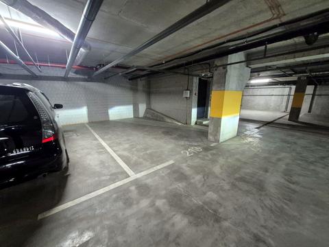 паркомісце за адресою Короленка вул., 2к