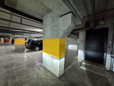 паркомісце за адресою Короленка вул., 2к