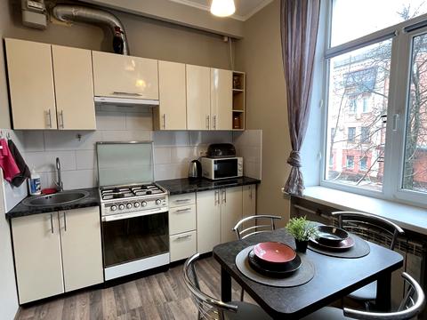 квартира за адресою Соборності вул. (Жовтнева), 44