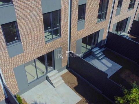 будинок за адресою с. Петропавлівська Борщагівка, Каштанова вул.