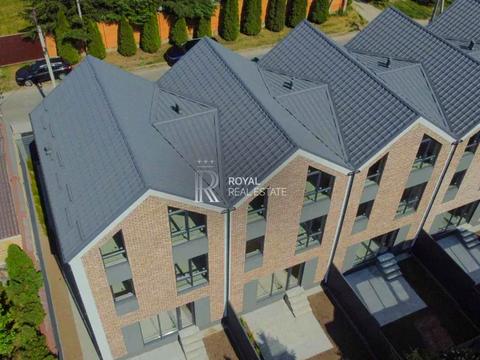 будинок за адресою с. Петропавлівська Борщагівка, Каштанова вул.