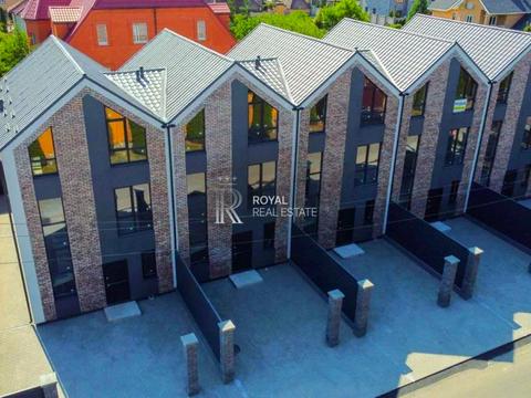 будинок за адресою с. Петропавлівська Борщагівка, Каштанова вул.