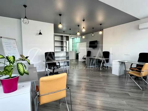 комерційна за адресою Павла Тичини просп., 18-Б