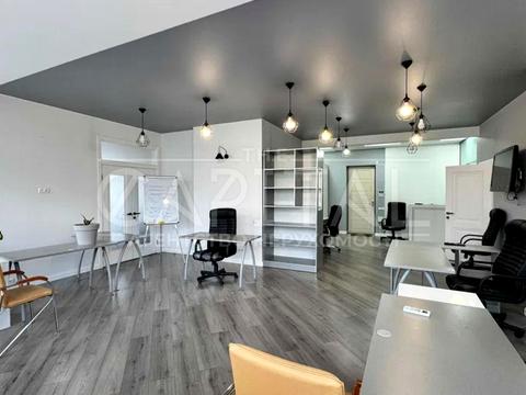 комерційна за адресою Павла Тичини просп., 18-Б