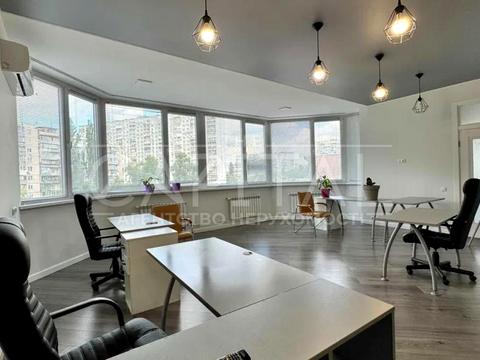 комерційна за адресою Павла Тичини просп., 18-Б