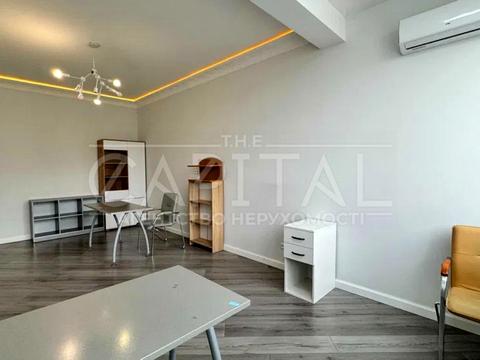 комерційна за адресою Павла Тичини просп., 18-Б