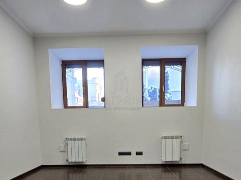 комерційна за адресою Михайлівська вул., 20-Б