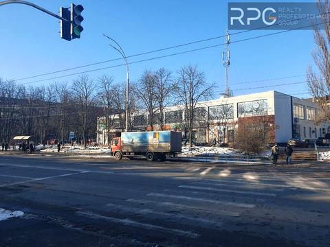 комерційна за адресою Солом'янська вул., 33