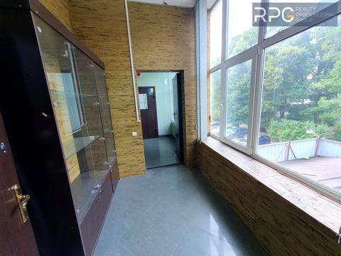 комерційна за адресою Солом'янська вул., 33