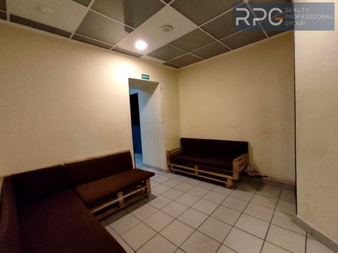 комерційна за адресою Межигірська вул., 25