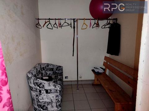 комерційна за адресою Межигірська вул., 25