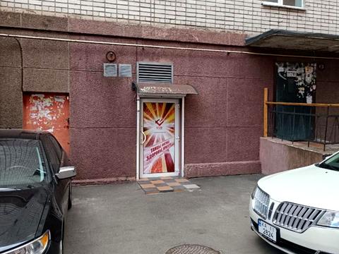 комерційна за адресою Межигірська вул., 25