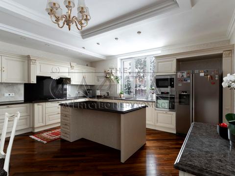 будинок за адресою смт. Козин, Шервудська вул.