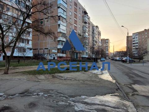 комерційна за адресою Автозаводська вул., 40