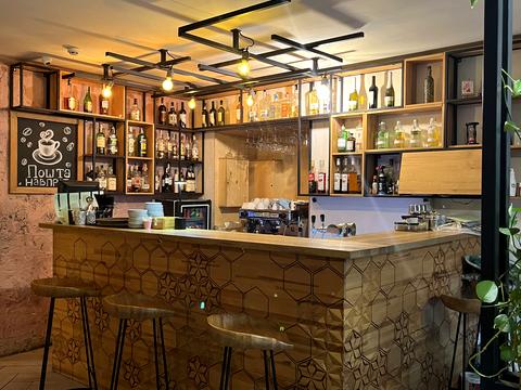 комерційна за адресою Садова вул., 12