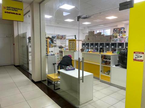 комерційна за адресою Моторобудівників просп., 20